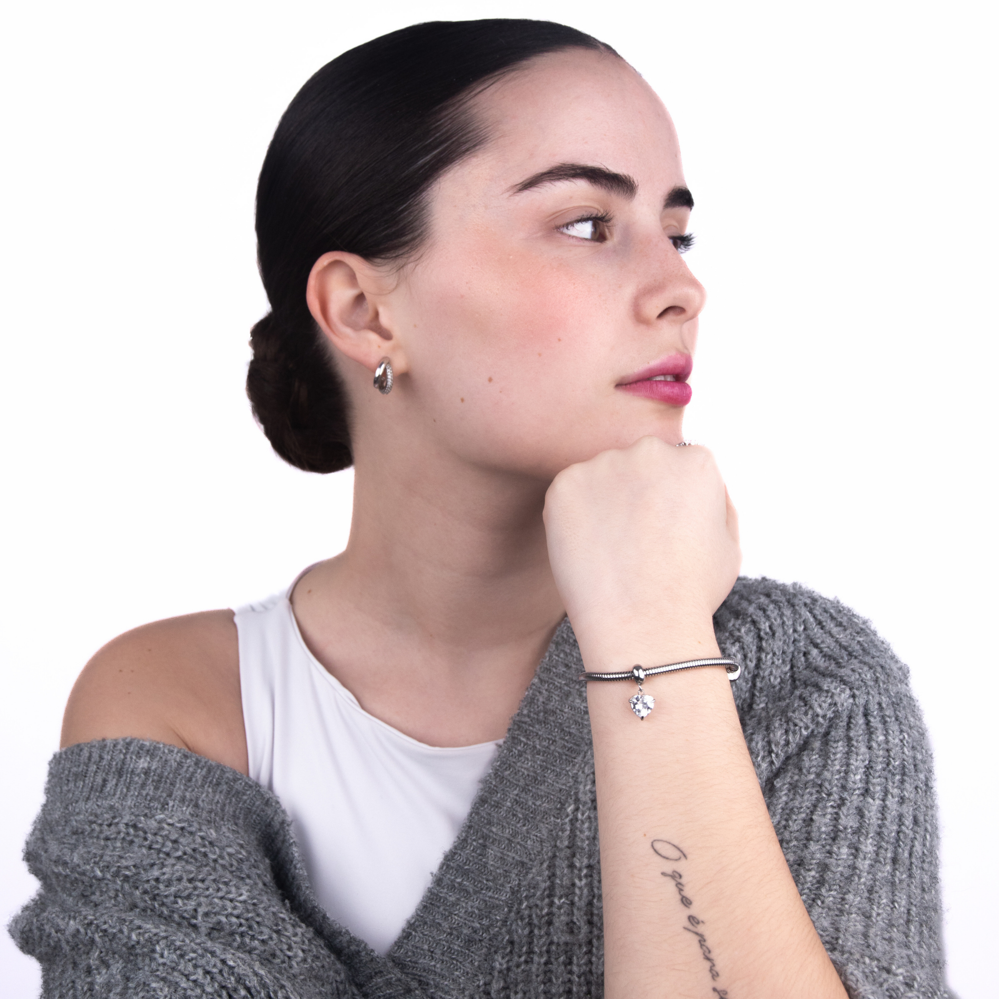 White heart charm lifestyle – VECINO charm bracelet collection