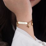 Gold handwriting clip bracelet flat lay – 18K personalized engraved jewelry VECINO