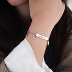 Silver handwriting clip bracelet flat lay – personalized engraved jewelry VECINO