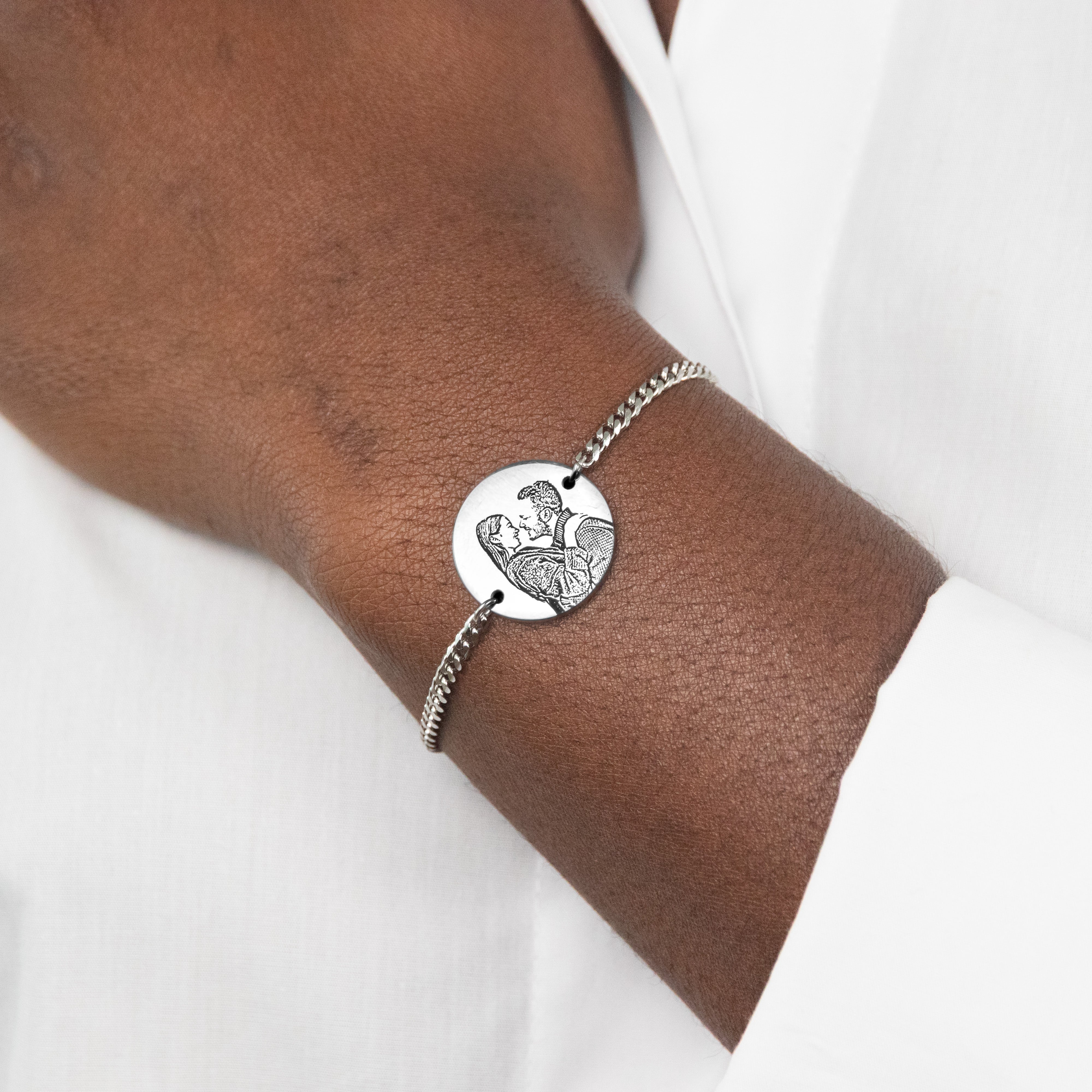Custom outline bracelet silver – personalized laser-engraved jewelry VECINO